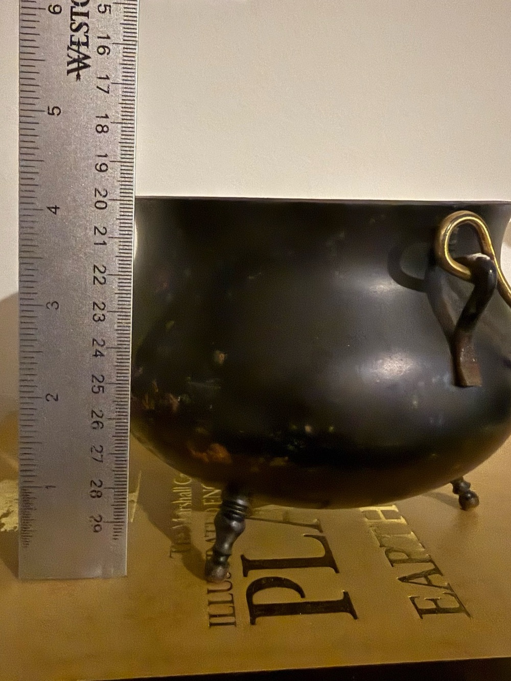 Small metal cauldron pot - Picture 2 of 4